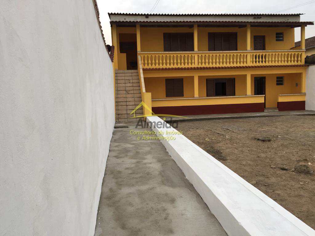 Sobrado em Cubatão, no bairro Vila Caraguata