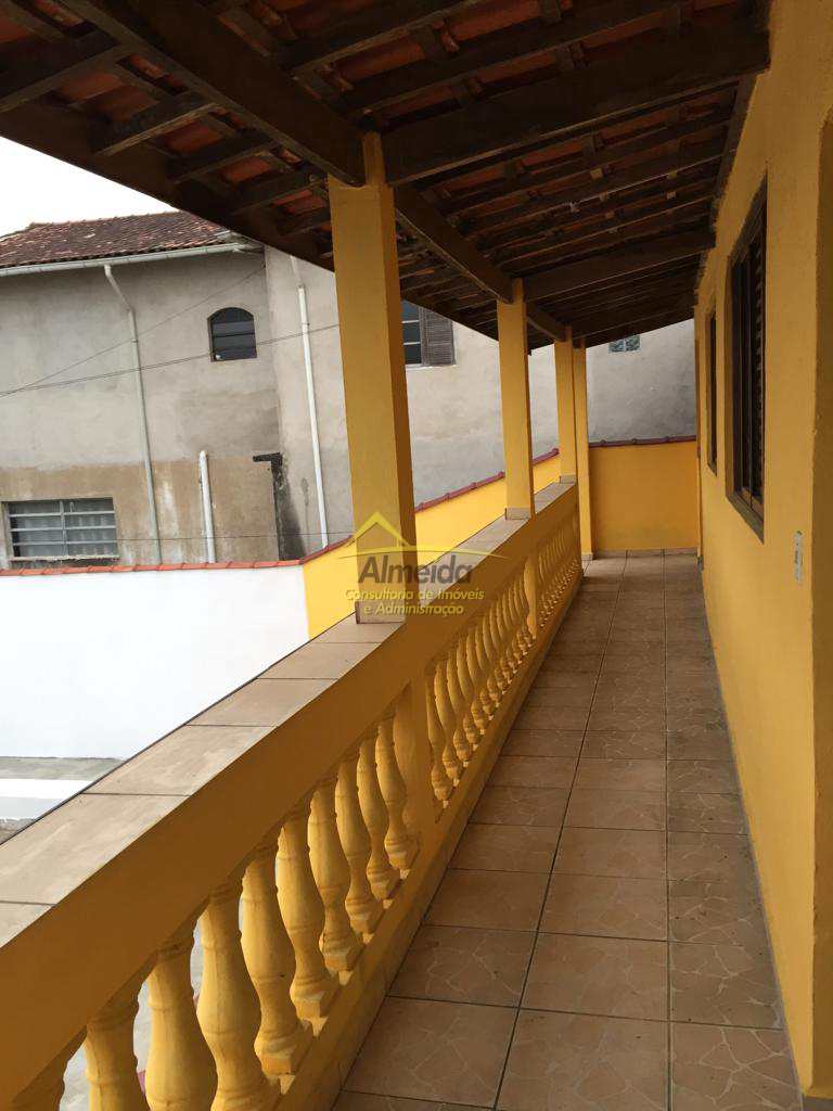 Sobrado em Cubatão, no bairro Vila Caraguata