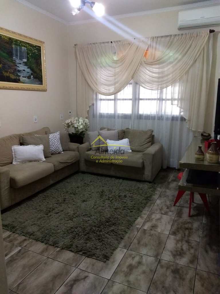 Casa em Cubatão, no bairro Jardim São Francisco