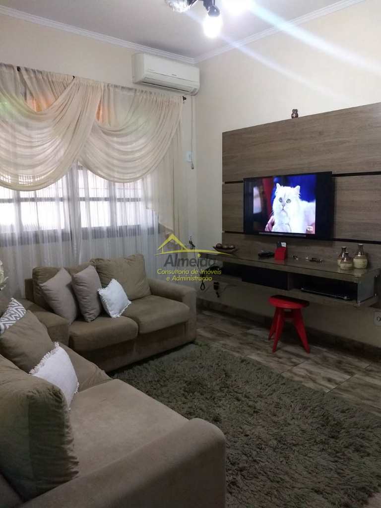 Casa em Cubatão, no bairro Jardim São Francisco