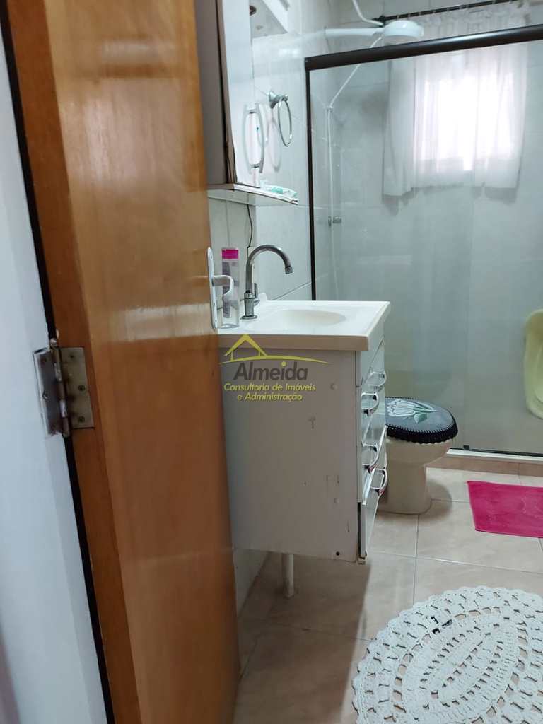 Sobrado em Cubatão, no bairro Vila Ponte Nova