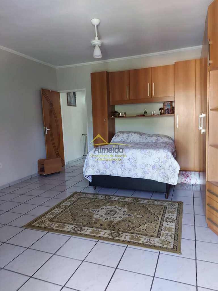 Sobrado em Cubatão, no bairro Vila Ponte Nova