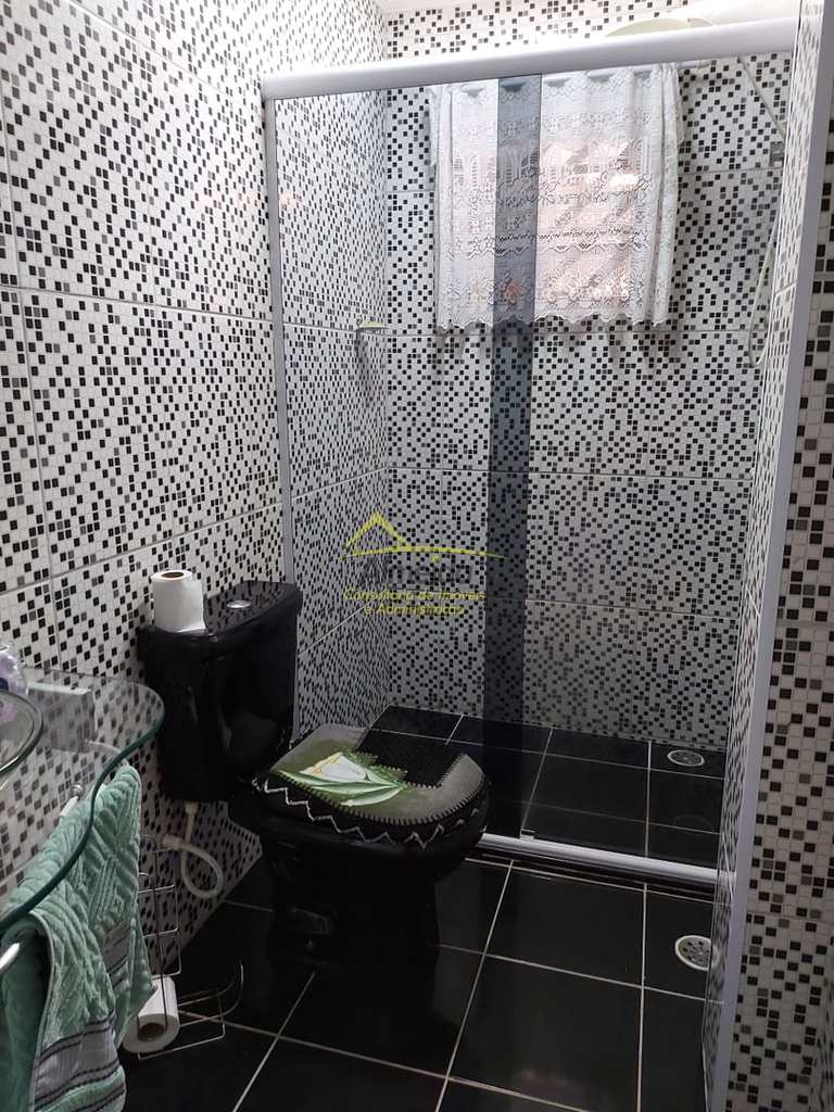 Sobrado em Cubatão, no bairro Vila Ponte Nova