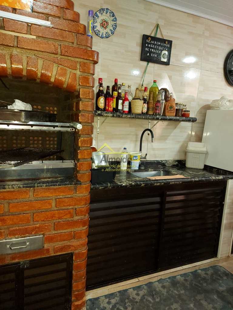 Sobrado em Cubatão, no bairro Vila Ponte Nova