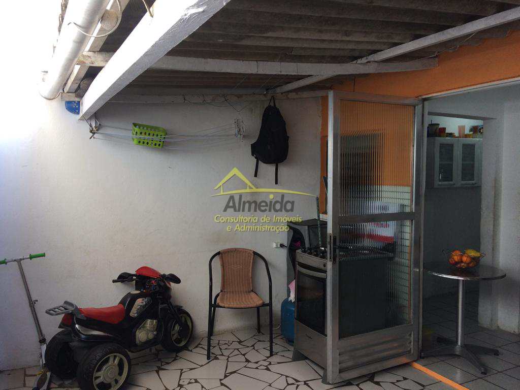Casa em Cubatão, no bairro Vila Ponte Nova