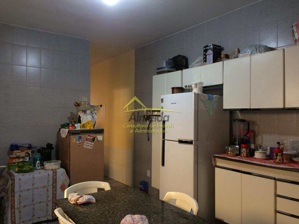 Casa em Cubatão, no bairro Vila Ponte Nova