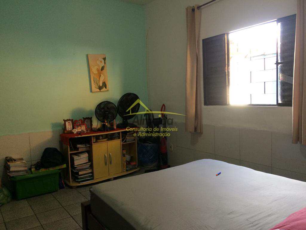 Casa em Cubatão, no bairro Vila Ponte Nova