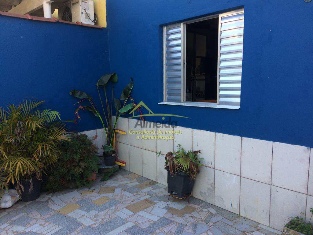 Casa em Cubatão, no bairro Vila Ponte Nova
