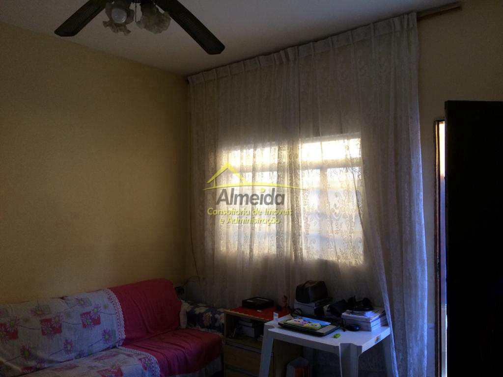 Casa em Cubatão, no bairro Vila Ponte Nova