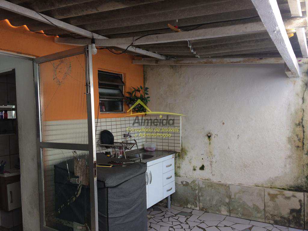 Casa em Cubatão, no bairro Vila Ponte Nova
