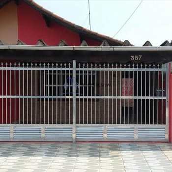 Casa em Praia Grande, bairro Mirim