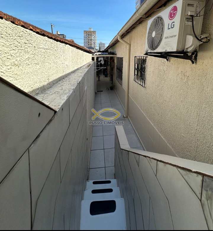 Casa em Praia Grande, no bairro Guilhermina