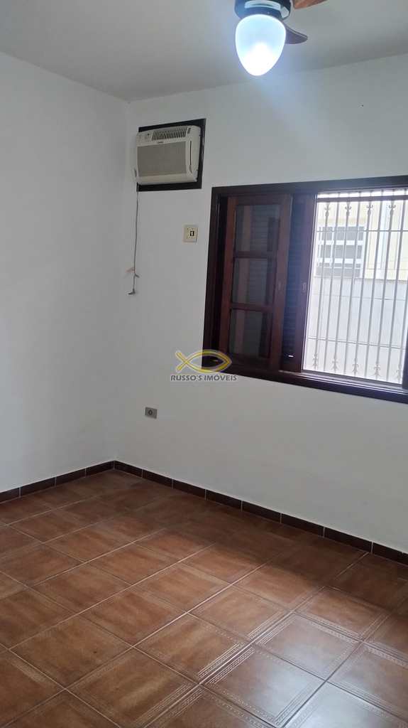 Casa em Praia Grande, no bairro Guilhermina
