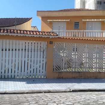 Sobrado em Mongaguá, bairro Jardim Itapoan