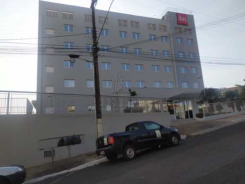 Apartamento, código 404100 em Jaboticabal, bairro Centro