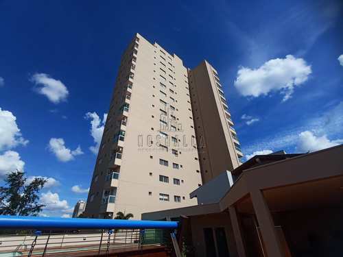 Apartamento, código 74600 em Jaboticabal, bairro Centro