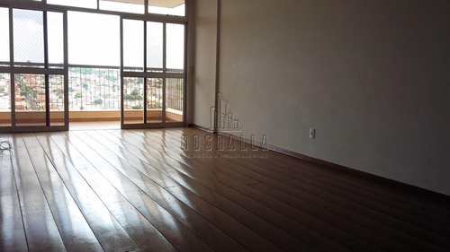 Apartamento, código 1722166 em Jaboticabal, bairro Centro