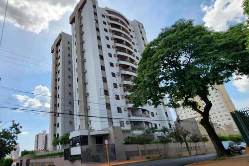 Apartamento, código 1723044 em Jaboticabal, bairro Centro