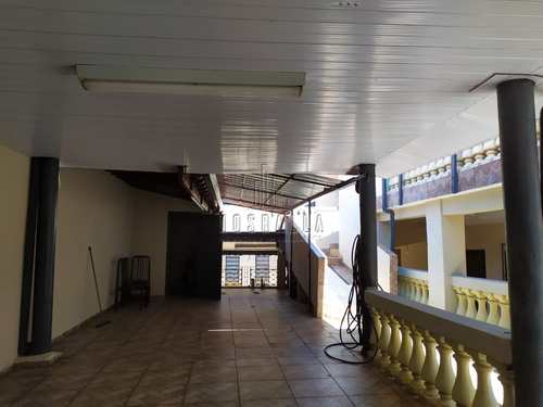 Sobrado, código 1723140 em Jaboticabal, bairro Perina