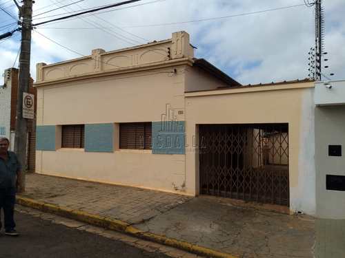 Casa, código 1723346 em Jaboticabal, bairro Centro