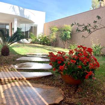 Casa em Jaboticabal, bairro Residencial São Judas Tadeu