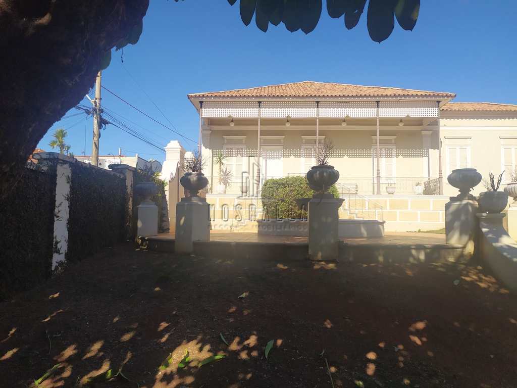 Casa em Jaboticabal, no bairro Centro