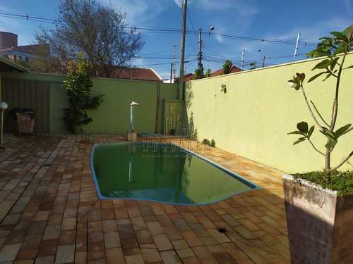 Casa, código 1724520 em Jaboticabal, bairro X