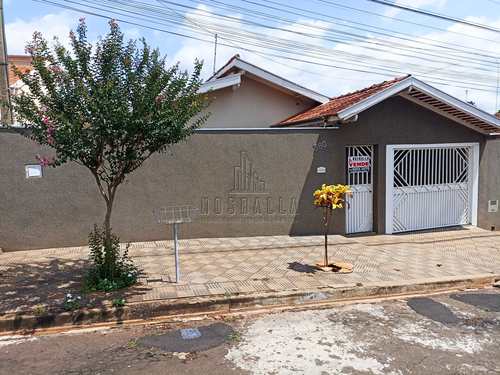 Casa, código 1724691 em Jaboticabal, bairro Colina Verde