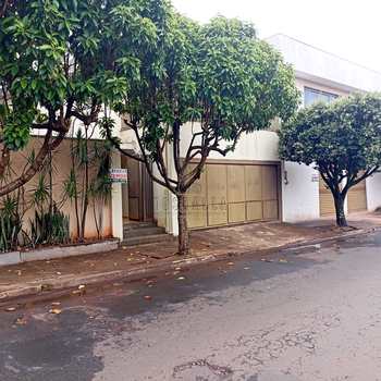 Casa em Jaboticabal, bairro Jardim Morumbi