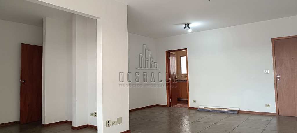 Apartamento em Jaboticabal, no bairro Centro