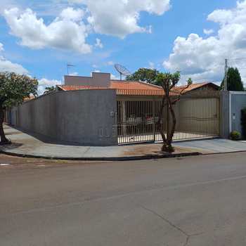 Casa em Jaboticabal, bairro Nova Jaboticabal