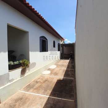 Casa em Jaboticabal, bairro Vila Santa Tereza