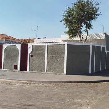 Casa em Jaboticabal, bairro Planalto Itália