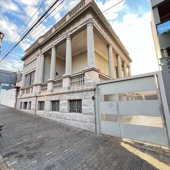 Casa em Jaboticabal, bairro Centro