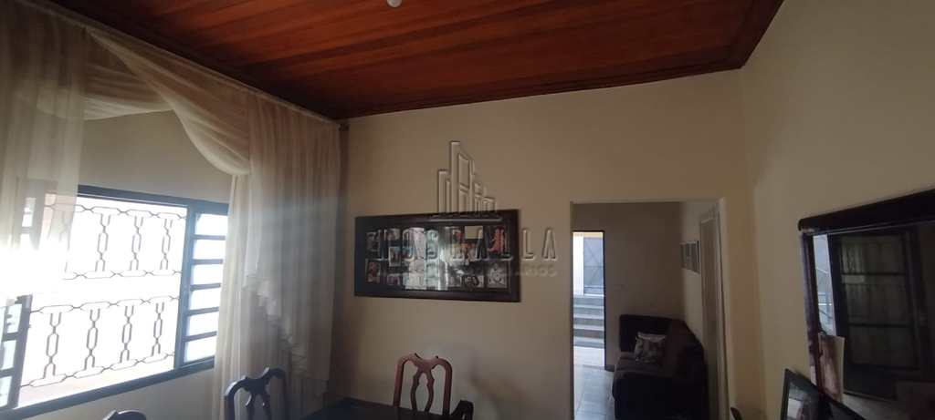 Casa em Jaboticabal, no bairro Centro