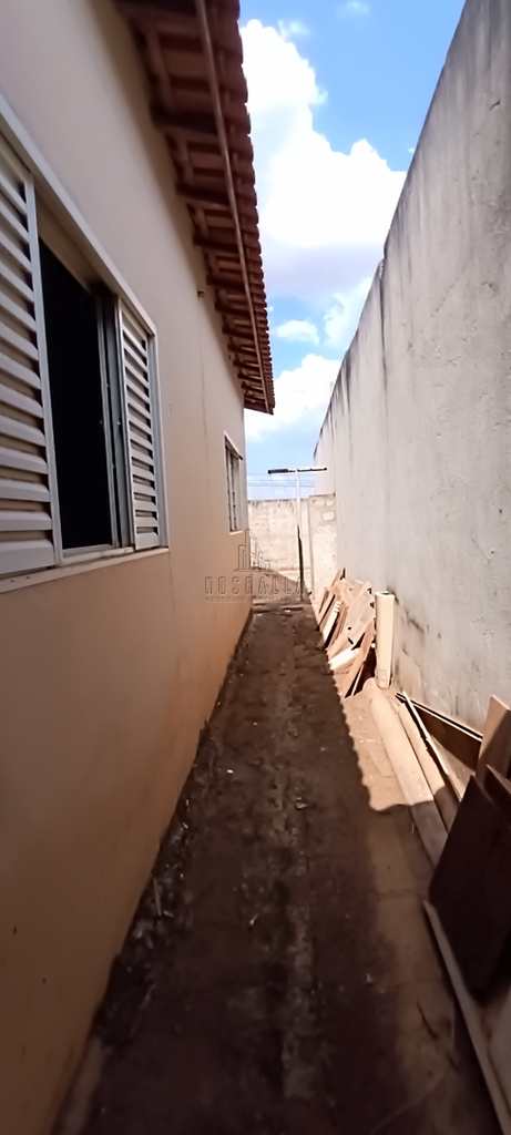 Casa em Jaboticabal, no bairro Vila São José