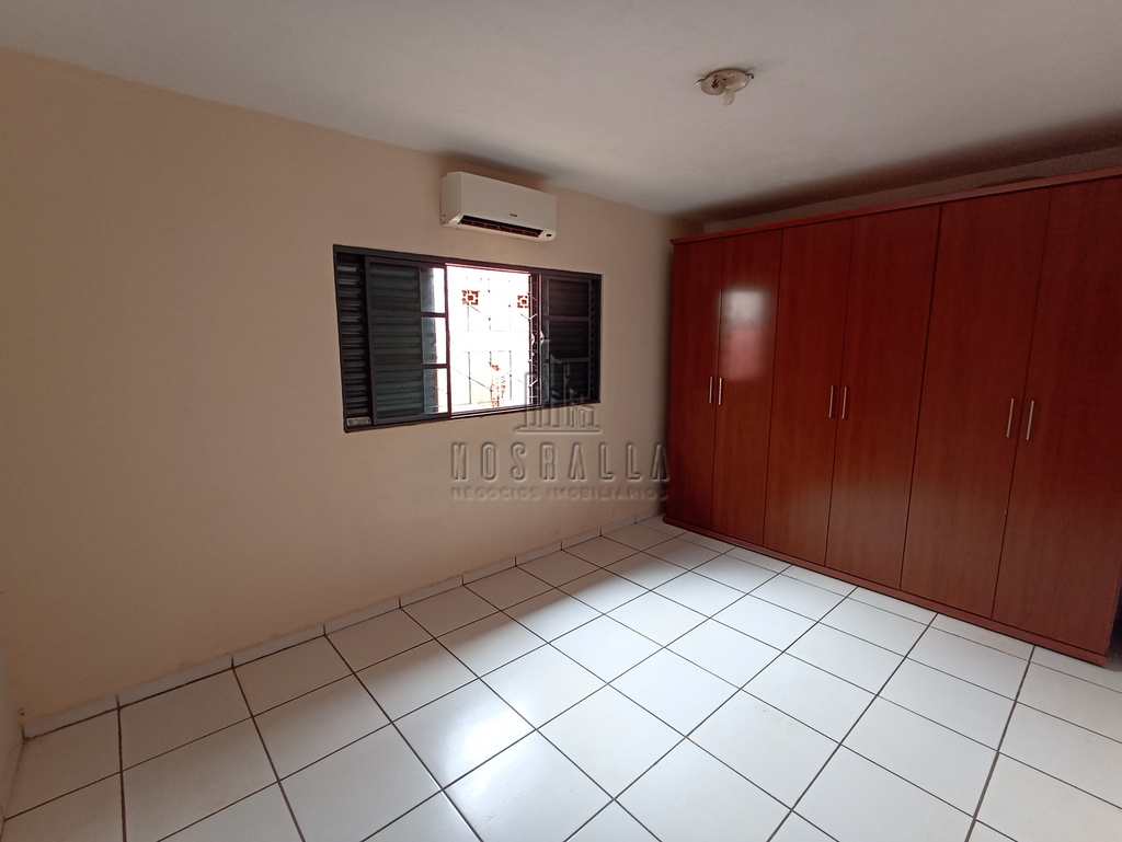 Casa em Jaboticabal, no bairro Conjunto Habitacional Hugo Lacorte Vitalle