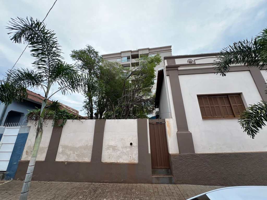 Casa em Jaboticabal, no bairro Aparecida