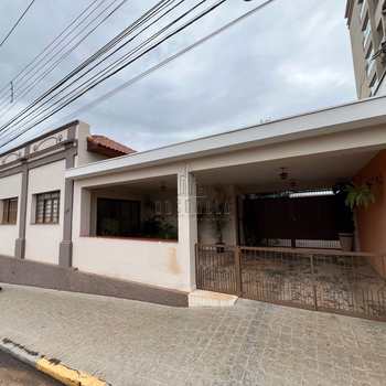 Casa em Jaboticabal, bairro Aparecida