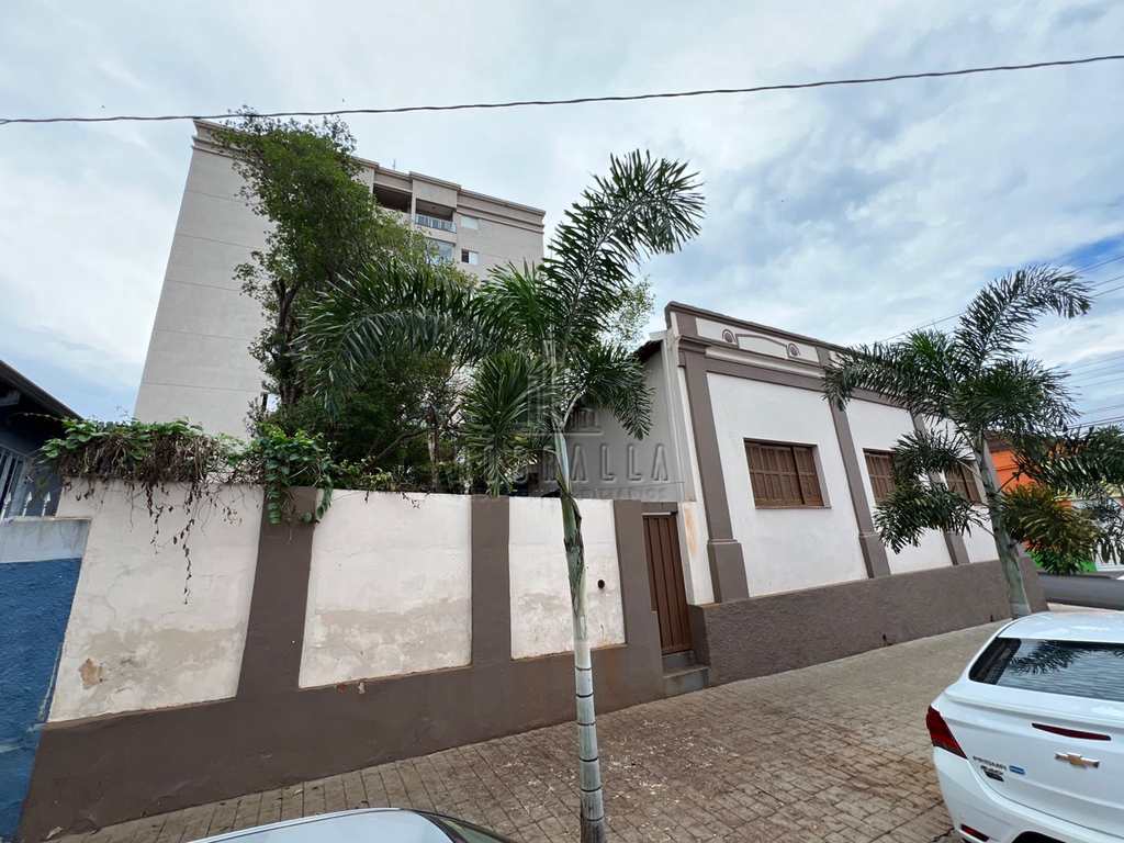 Casa em Jaboticabal, no bairro Aparecida