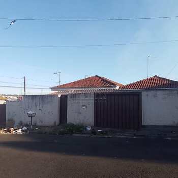 Casa em Jaboticabal, bairro Sorocabano