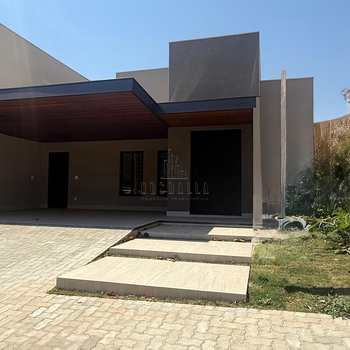 Casa de Condomínio em Jaboticabal, bairro Jardim Monterrey II