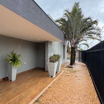 Casa em Jaboticabal, bairro Jardim Tangará
