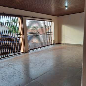 Casa em Jaboticabal, bairro Centro
