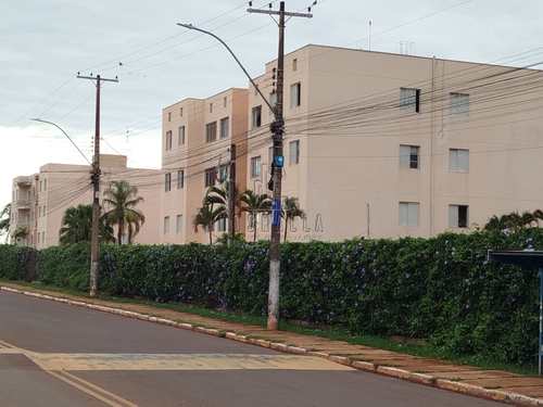 Apartamento, código 1725156 em Jaboticabal, bairro Vila Industrial