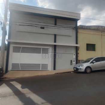 Sobrado em Jaboticabal, bairro Aparecida