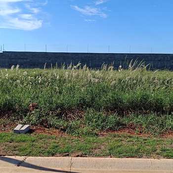 Terreno de Condomínio em Jaboticabal, bairro Jardim Monterrey II