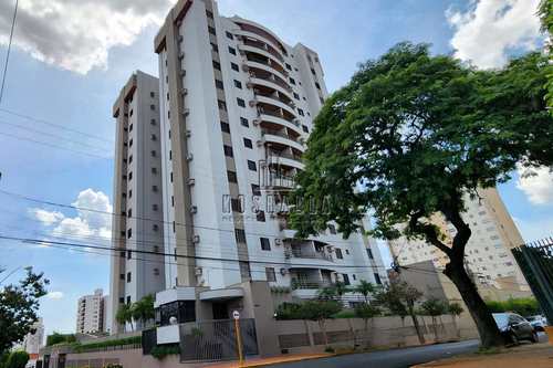 Apartamento, código 1725185 em Jaboticabal, bairro Centro