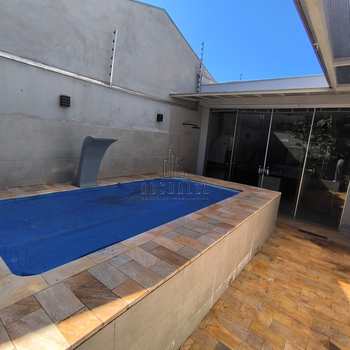Casa em Jaboticabal, bairro Jardim América