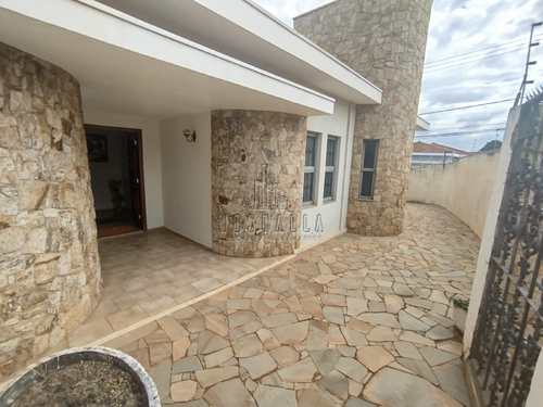 Casa, código 1725246 em Jaboticabal, bairro Aparecida